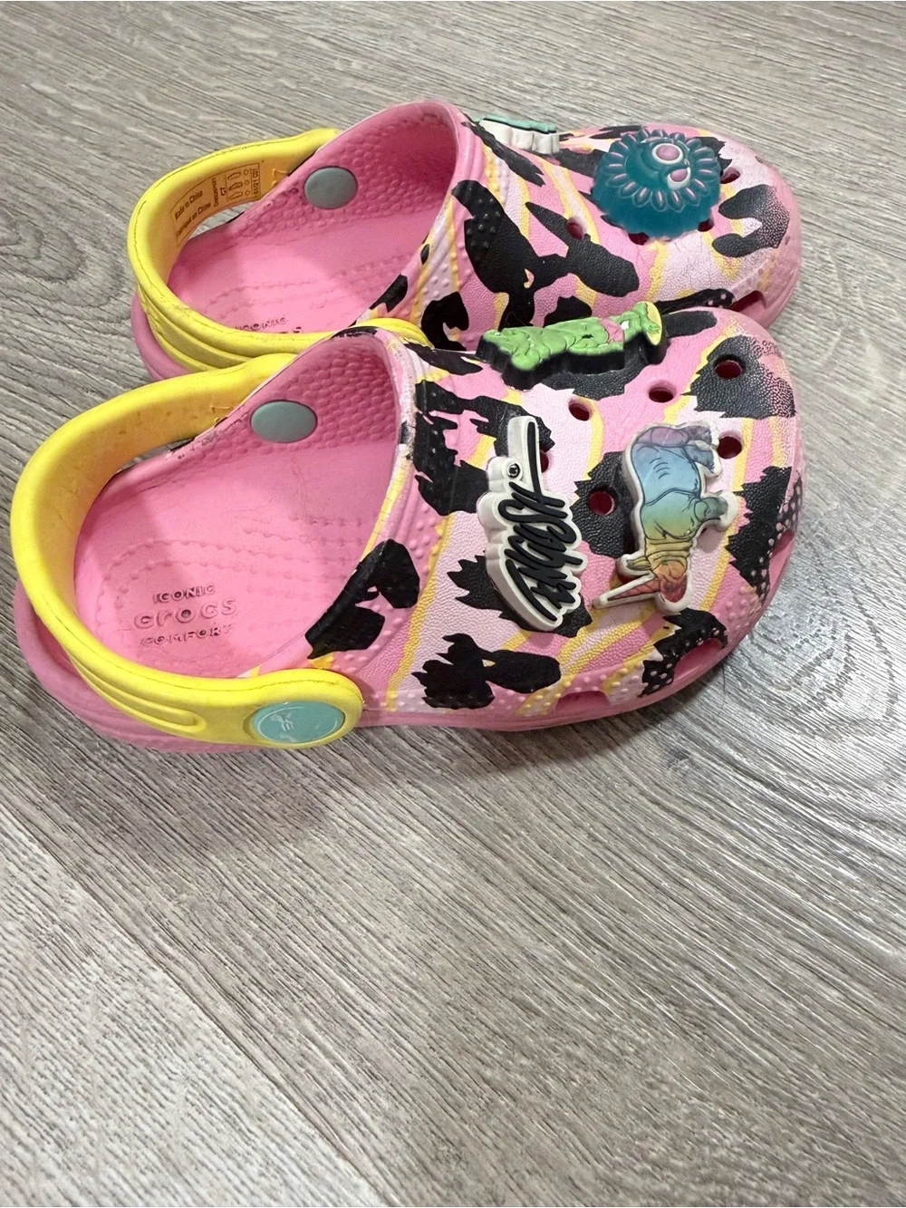 CROCS bright pink